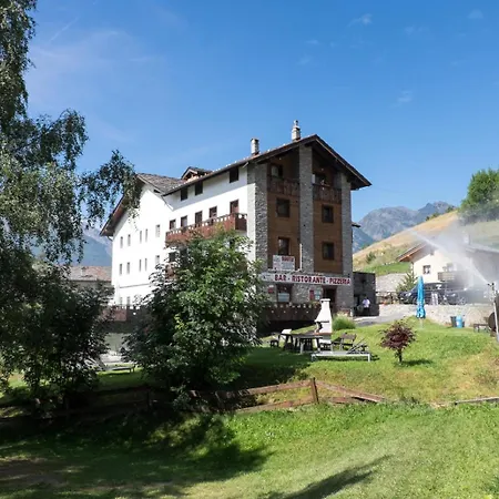 & Restaurant Gran Paradiso ホテル