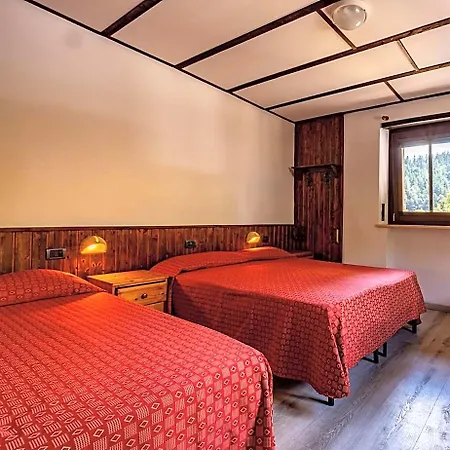 & Restaurant Gran Paradiso فندق القديس نقولا